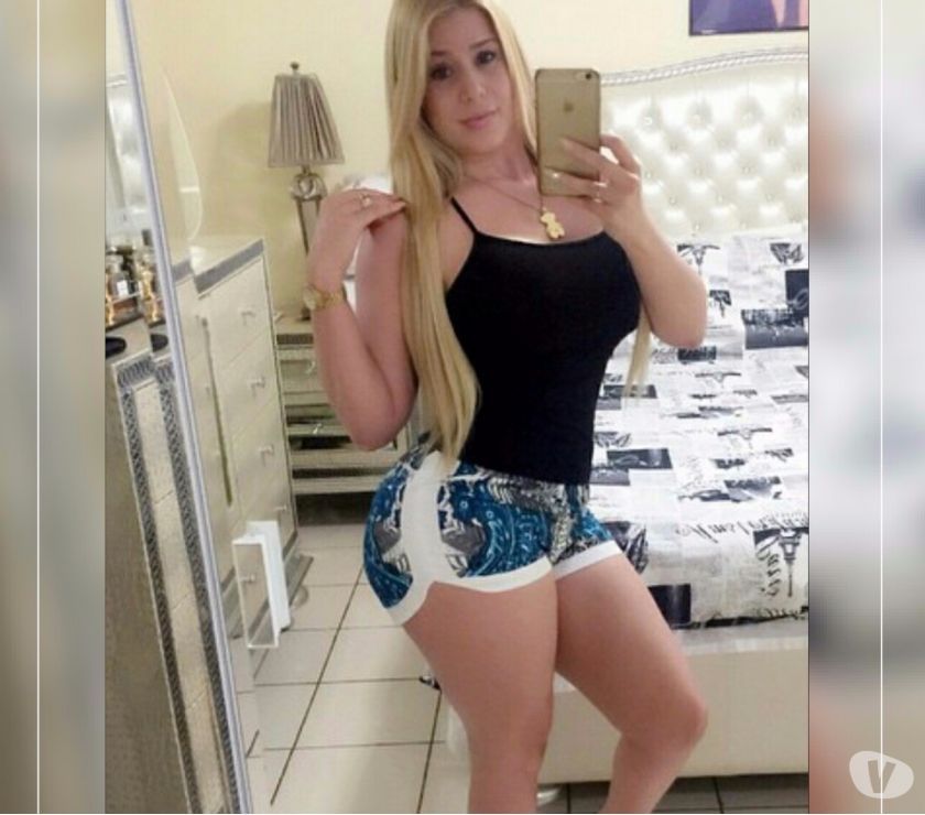 Sensuelle jeune femme délicate